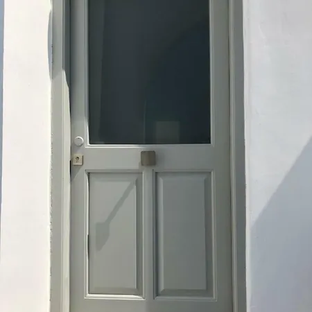 Odysseas & * Naousa (Paros)
